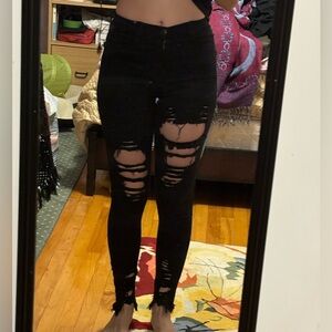 Vibrant distressed black skinny jeans/jeggings